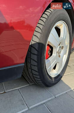 Хэтчбек Ford Focus 2000 в 