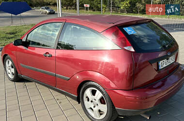 Хэтчбек Ford Focus 2000 в 