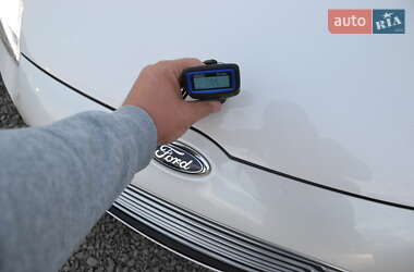 Хэтчбек Ford Focus 2013 в 