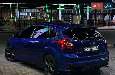 Хетчбек Ford Focus 2013 в 
