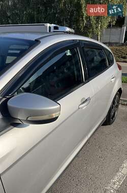 Хэтчбек Ford Focus 2016 в 