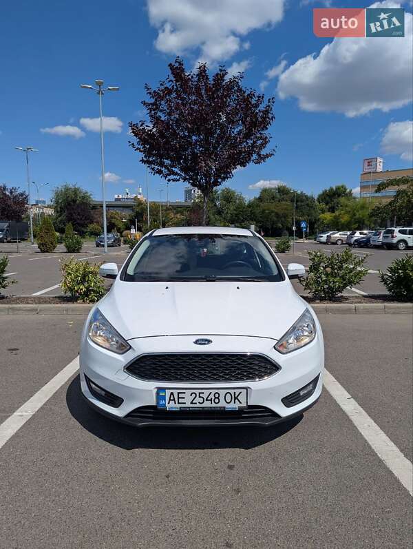 Хэтчбек Ford Focus 2016 в 