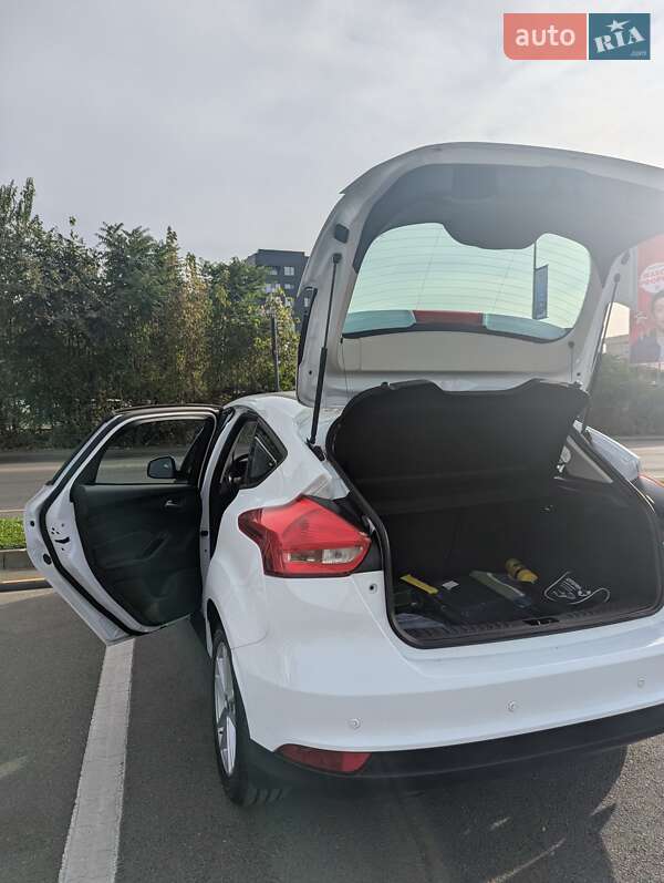 Хетчбек Ford Focus 2016 в Чернівцях фото 7 Хетчбек Ford Focus 2016 в Чернівцях