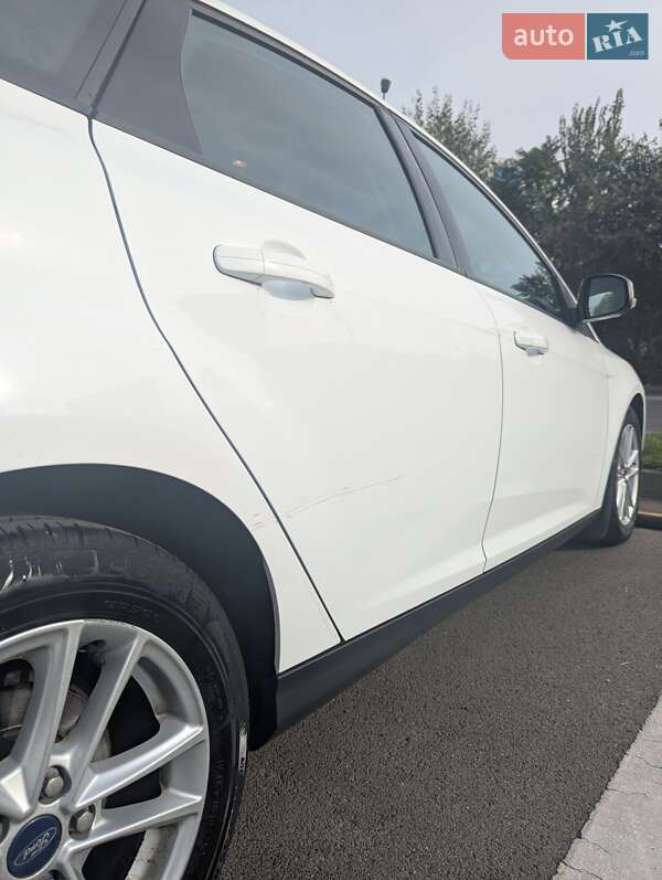Хетчбек Ford Focus 2016 в Чернівцях фото 5 Хетчбек Ford Focus 2016 в Чернівцях