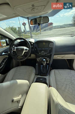 Хэтчбек Ford Focus 2014 в 