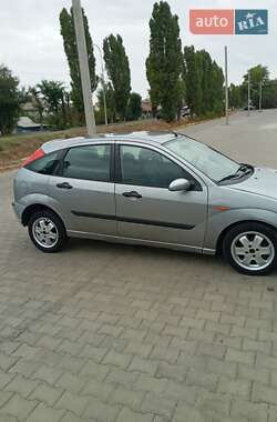 Хэтчбек Ford Focus 2003 в 