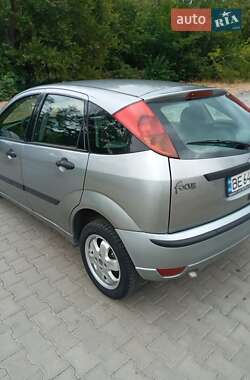 Хэтчбек Ford Focus 2003 в 