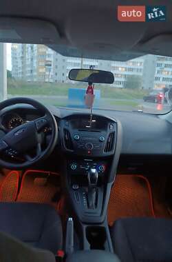 Седан Ford Focus 2015 в 