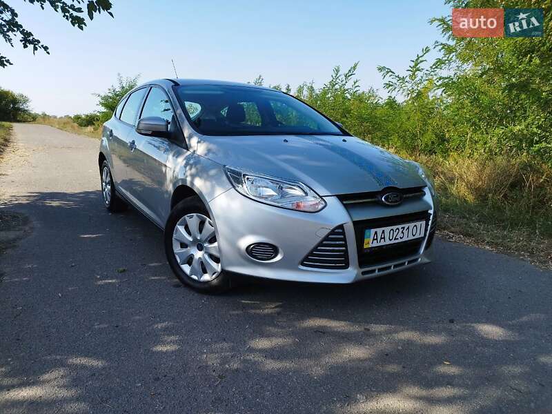 Хетчбек Ford Focus 2013 в 