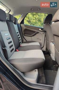 Хэтчбек Ford Focus 2009 в 