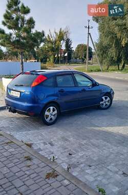 Хэтчбек Ford Focus 2000 в 