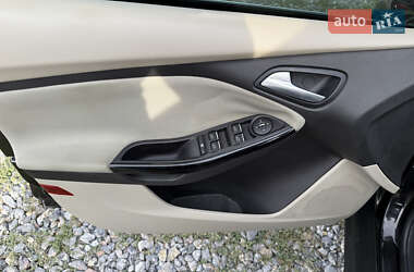 Хэтчбек Ford Focus 2013 в 