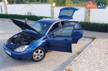 Хэтчбек Ford Focus 2000 в 