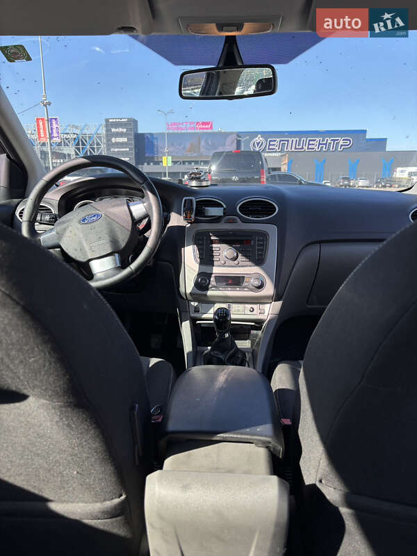 Хэтчбек Ford Focus 2010 в Рокитном