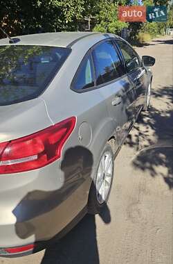 Седан Ford Focus 2015 в 