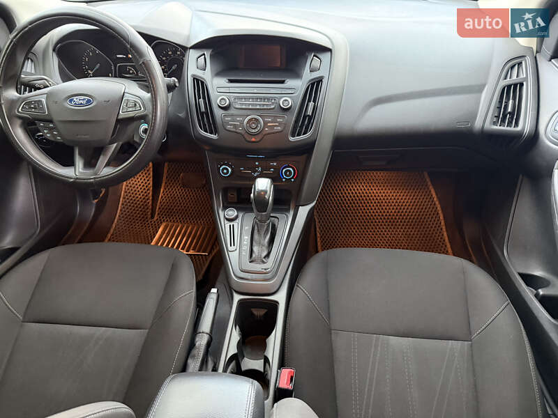 Хэтчбек Ford Focus 2015 в Днепре