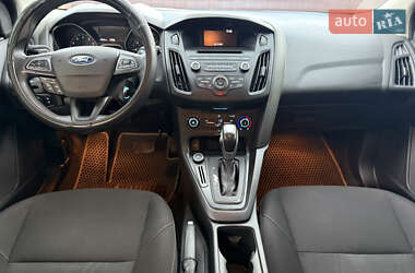 Хэтчбек Ford Focus 2015 в 