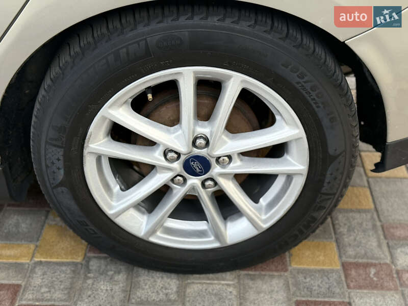 Хэтчбек Ford Focus 2015 в Днепре