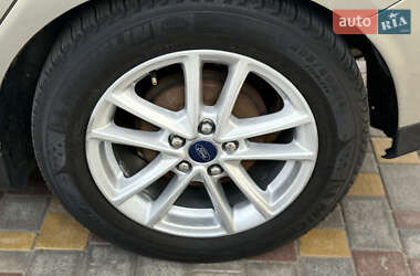 Хэтчбек Ford Focus 2015 в 