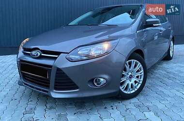 Хэтчбек Ford Focus 2011 в 