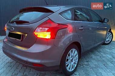 Хэтчбек Ford Focus 2011 в 
