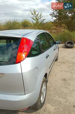 Хэтчбек Ford Focus 1999 в 