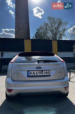 Хэтчбек Ford Focus 2011 в 