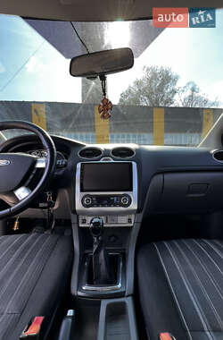 Хэтчбек Ford Focus 2011 в 