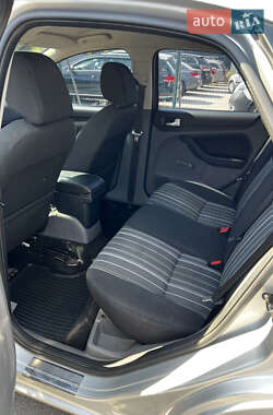 Хэтчбек Ford Focus 2011 в 
