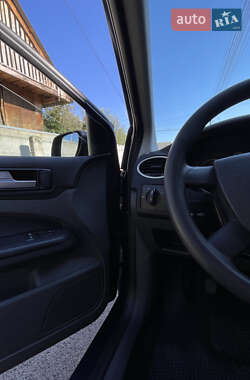 Хэтчбек Ford Focus 2006 в 
