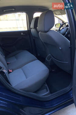 Хэтчбек Ford Focus 2006 в 
