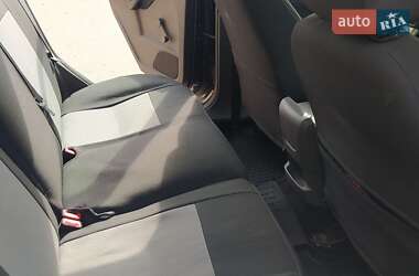 Хэтчбек Ford Focus 2011 в 