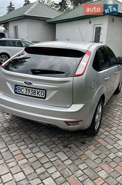 Хэтчбек Ford Focus 2010 в 