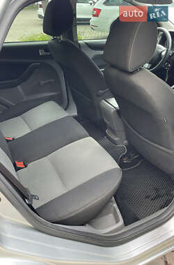 Хэтчбек Ford Focus 2010 в 