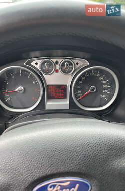 Хэтчбек Ford Focus 2010 в 