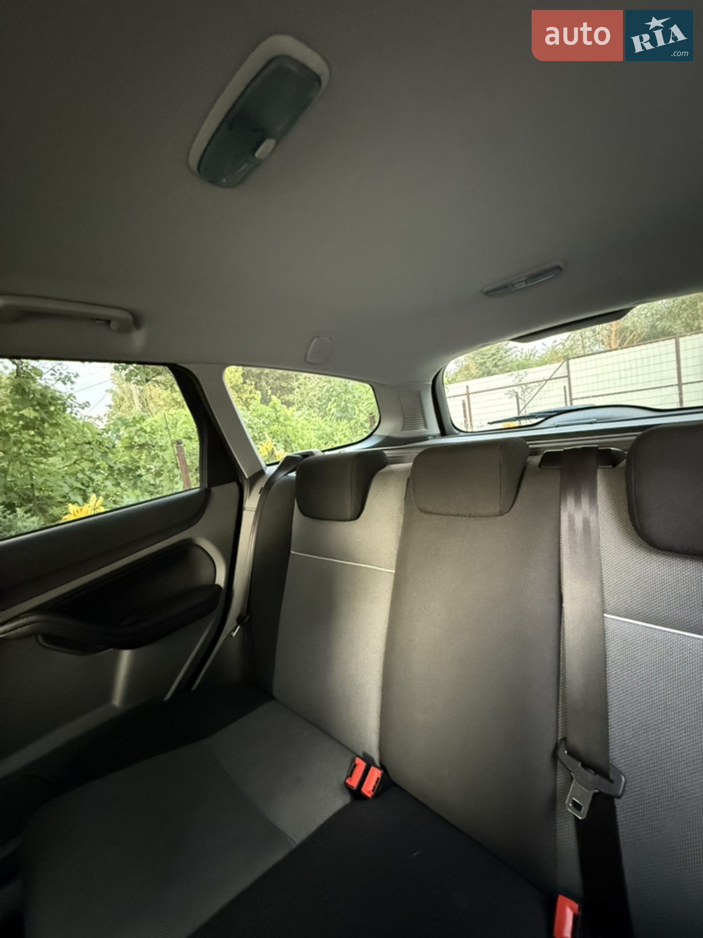 2010 Ford Focus - мініатюра 10