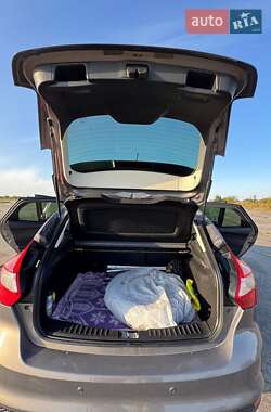 Седан Ford Focus 2011 в 