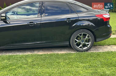 Седан Ford Focus 2013 в 