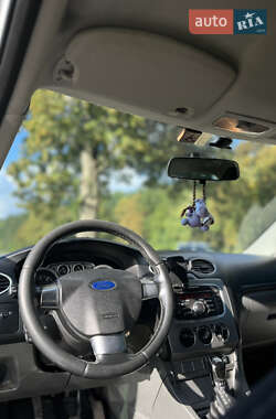 Хэтчбек Ford Focus 2010 в 