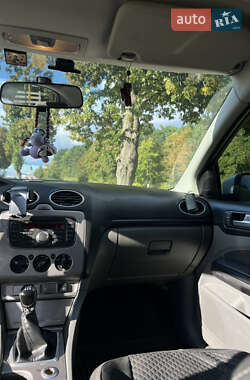 Хэтчбек Ford Focus 2010 в 