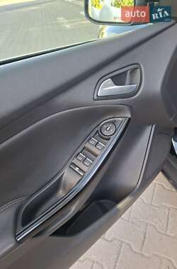 Хэтчбек Ford Focus 2013 в 