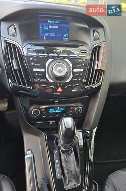 Хэтчбек Ford Focus 2013 в 