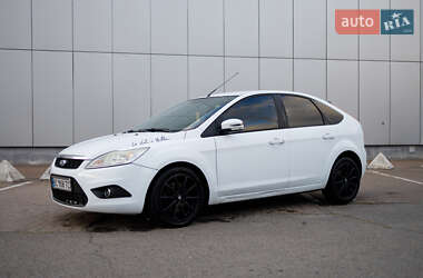 Хэтчбек Ford Focus 2011 в 