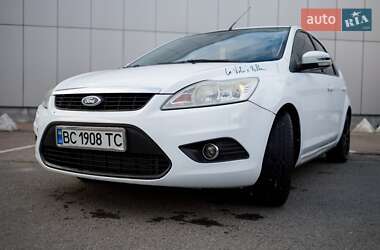 Хэтчбек Ford Focus 2011 в 