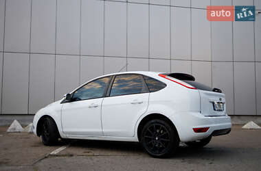 Хэтчбек Ford Focus 2011 в 