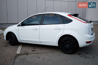 Хэтчбек Ford Focus 2011 в 