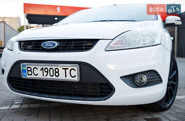 Хэтчбек Ford Focus 2011 в 