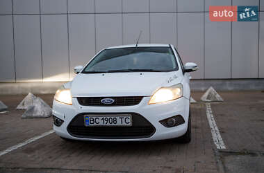 Хэтчбек Ford Focus 2011 в 
