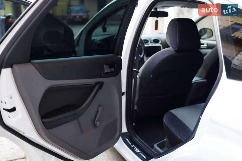 Хэтчбек Ford Focus 2011 в Львове фото 42 Хэтчбек Ford Focus 2011 в Львове