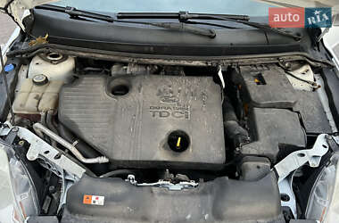 Хэтчбек Ford Focus 2011 в 